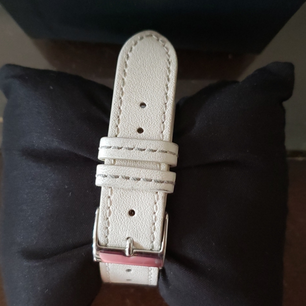Watch - Picture 2 of 4
